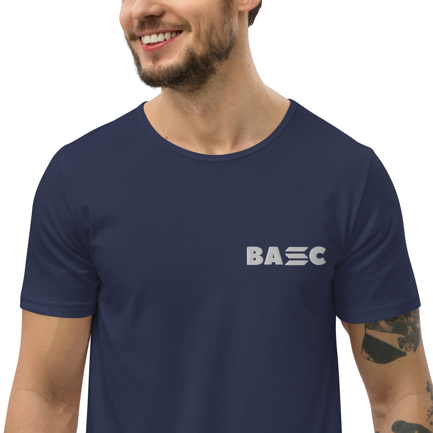 Camiseta BASC con dobladillo redondeado