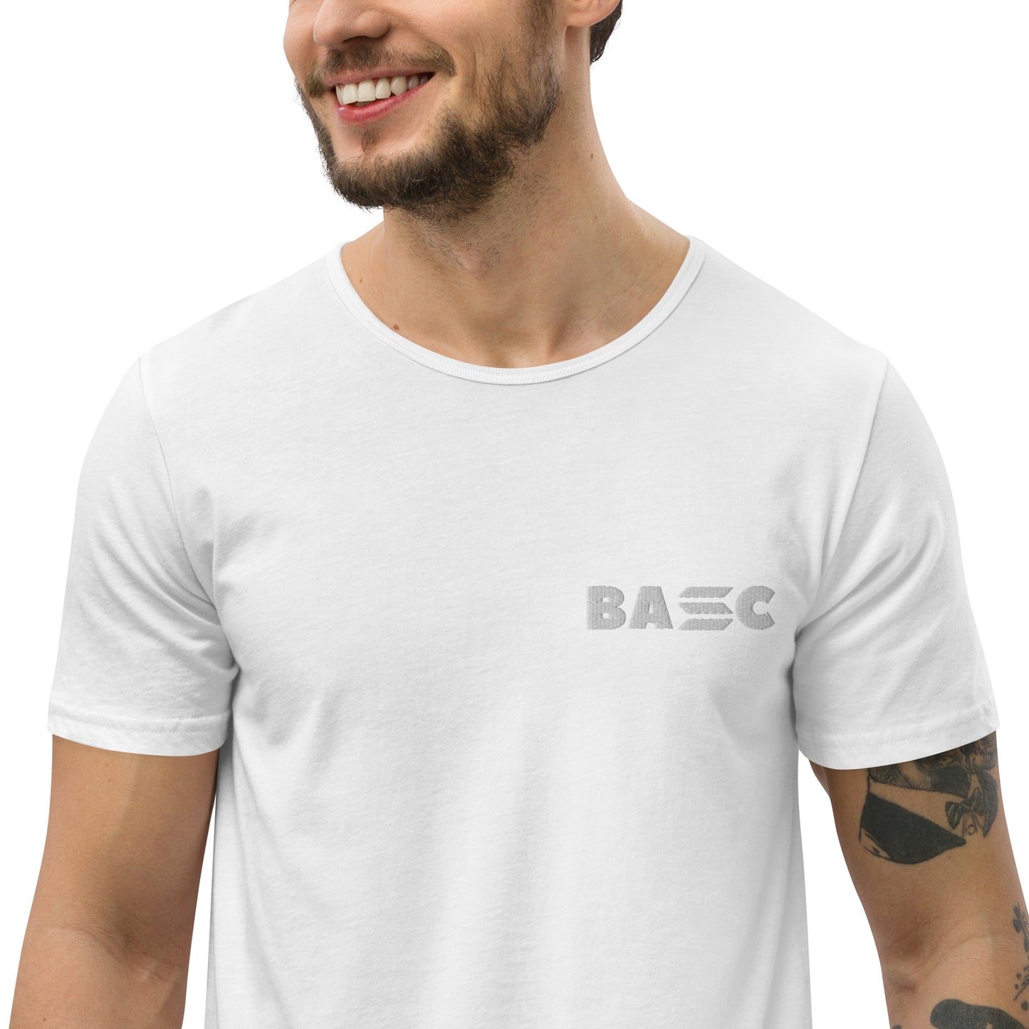 Camiseta BASC con dobladillo redondeado